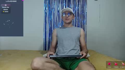 Snapshot of samfox_ chatting on 09-16-25, 11:11 SAM online show from 09-16-25, 11:11