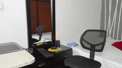 Snapshot of samir_blackdick chatting on 10-27-25, 12:53 samir online show from 10-27-25, 12:53