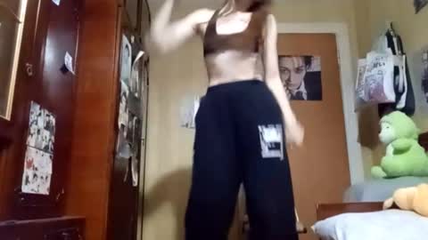 Snapshot of samiravilmont chatting on 10-16-25, 03:57 Mira online show from 10-16-25, 03:57