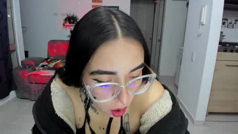 SARA online show from 10-21-25, 01:39