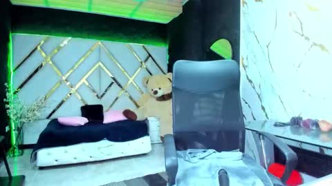 Snapshot of sammanthaboob chatting on 09-27-25, 11:59 Luisa online show from 09-27-25, 11:59