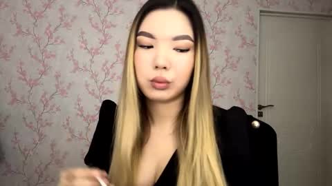 Snapshot of sammiesilvis chatting on 02-17-26, 07:16 Elina online show from 02-17-26, 07:16