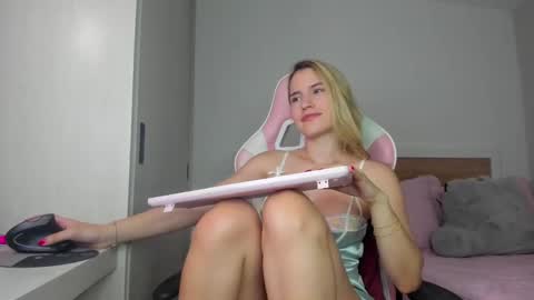 Ana online show from 12-15-24, 04:51