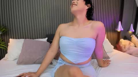 Snapshot of sammybrunette1 chatting on 02-12-26, 08:37 Axel online show from 02-12-26, 08:37