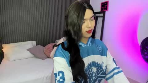 Snapshot of sammybrunette1 chatting on 02-22-26, 10:30 Axel online show from 02-22-26, 10:30