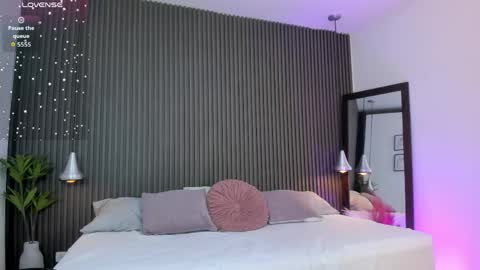 Snapshot of sammybrunette1 chatting on 04-15-26, 09:26 Axel online show from 04-15-26, 09:26