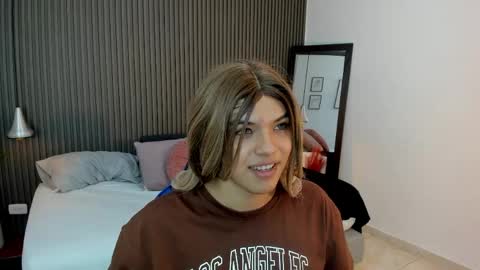 Snapshot of sammybrunette1 chatting on 05-04-26, 03:13 Axel online show from 05-04-26, 03:13