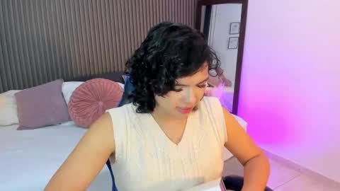 Snapshot of sammybrunette1 chatting on 05-26-26, 01:34 Axel online show from 05-26-26, 01:34
