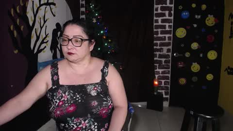 Snapshot of samrocker_sex chatting on 12-17-24, 01:38 adriana online show from 12-17-24, 01:38