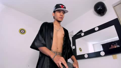 Snapshot of samuel_suarez chatting on 04-04-26, 08:39 online show from 04-04-26, 08:39