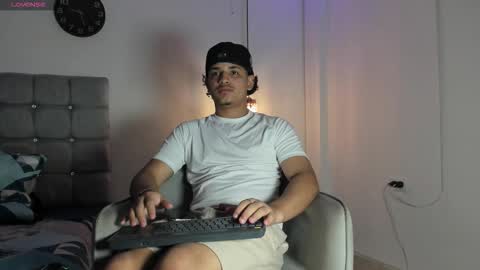 Snapshot of samxx_muscle chatting on 09-13-25, 02:28 samxx_muscle online show from 09-13-25, 02:28