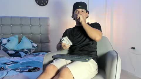 Snapshot of samxx_muscle chatting on 09-21-25, 04:08 samxx_muscle online show from 09-21-25, 04:08