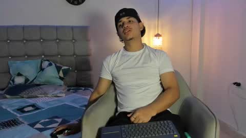 Snapshot of samxx_muscle chatting on 09-24-25, 02:20 samxx_muscle online show from 09-24-25, 02:20
