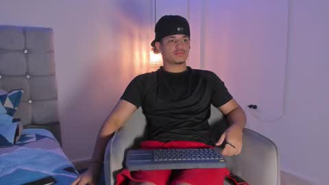 Snapshot of samxx_muscle chatting on 09-28-25, 01:49 samxx_muscle online show from 09-28-25, 01:49