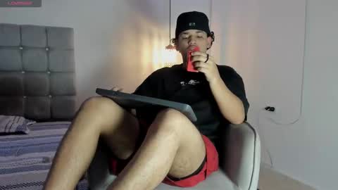 Snapshot of samxx_muscle chatting on 10-01-25, 03:07 samxx_muscle online show from 10-01-25, 03:07