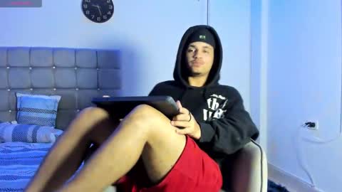 Snapshot of samxx_muscle chatting on 10-02-25, 04:25 samxx_muscle online show from 10-02-25, 04:25