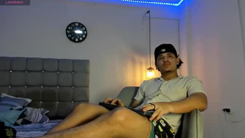 Snapshot of samxx_muscle chatting on 10-11-25, 02:37 samxx_muscle online show from 10-11-25, 02:37