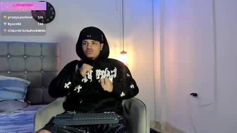 Snapshot of samxx_muscle chatting on 10-13-25, 02:06 samxx_muscle online show from 10-13-25, 02:06