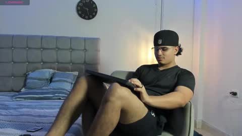 Snapshot of samxx_muscle chatting on 10-27-25, 04:11 samxx_muscle online show from 10-27-25, 04:11