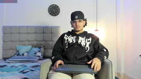 Snapshot of samxx_muscle chatting on 11-01-25, 02:19 samxx_muscle online show from 11-01-25, 02:19