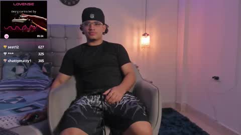 Snapshot of samxx_muscle chatting on 11-02-25, 01:46 samxx_muscle online show from 11-02-25, 01:46