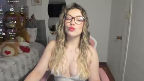 Snapshot of samysweet_8 chatting on 03-30-26, 12:28 Samanta online show from 03-30-26, 12:28