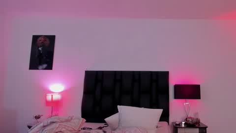 Snapshot of sander_mila chatting on 02-20-25, 03:12 MilaSander online show from 02-20-25, 03:12