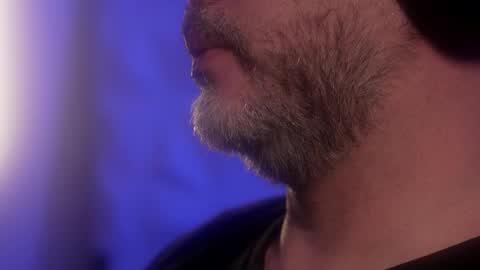 Snapshot of sanders_white chatting on 10-17-25, 02:15 Sanders online show from 10-17-25, 02:15