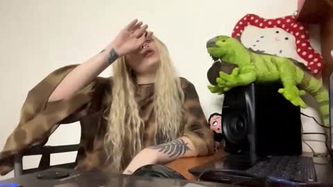 Kate online show from 02-17-26, 11:18