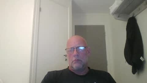 sandnesrune523 online show from 04-15-26, 05:53