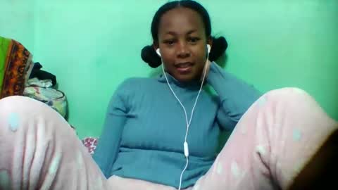 sandra1253099 online show from 12-02-25, 07:03