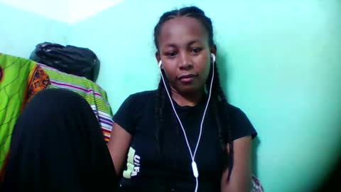 sandra1253099 online show from 12-16-25, 06:24