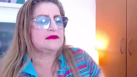 SANDRA online show from 10-11-25, 10:47