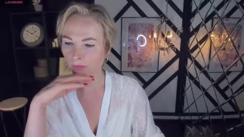 Sandra online show from 01-28-25, 05:32