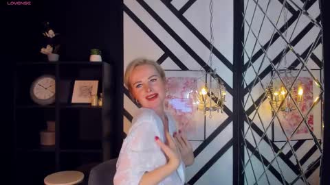 Sandra online show from 02-09-25, 08:44