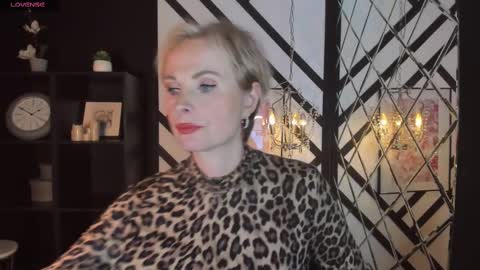 Sandra online show from 02-12-25, 08:38