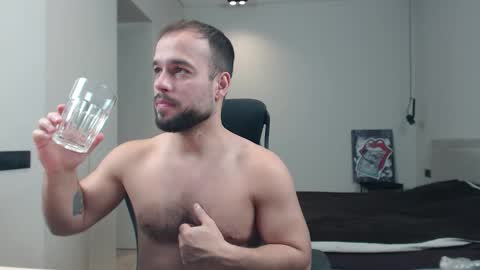 Snapshot of sandro_best chatting on 02-09-26, 12:20 DeAlex online show from 02-09-26, 12:20