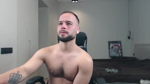 Snapshot of sandro_best chatting on 02-20-26, 01:02 DeAlex online show from 02-20-26, 01:02