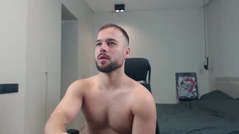 Snapshot of sandro_best chatting on 03-22-26, 01:03 DeAlex online show from 03-22-26, 01:03