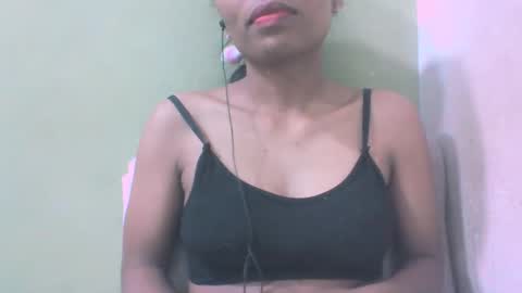 Snapshot of sandy735579 chatting on 04-28-26, 03:33 sandy735579 online show from 04-28-26, 03:33