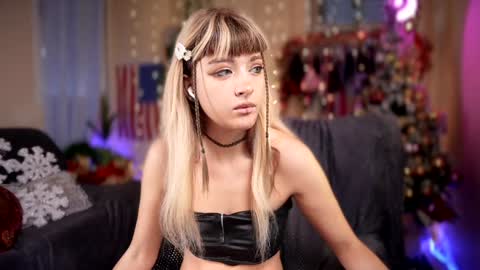 Snapshot of sandy_candycrush chatting on 12-30-24, 01:47 Sandy Nekochan online show from 12-30-24, 01:47