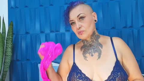 Snapshot of sandyrosee_ chatting on 02-16-25, 07:16 Sandy Rose online show from 02-16-25, 07:16