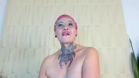 Snapshot of sandyrosee_ chatting on 10-15-25, 04:01 Sandy Rose online show from 10-15-25, 04:01