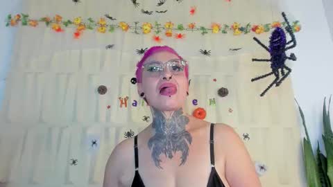 Snapshot of sandyrosee_ chatting on 10-17-25, 05:10 Sandy Rose online show from 10-17-25, 05:10