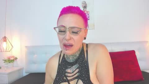 Snapshot of sandyrosee_ chatting on 10-31-25, 05:52 Sandy Rose online show from 10-31-25, 05:52