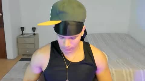Snapshot of sant_wahlberg chatting on 05-15-26, 05:25 Sant online show from 05-15-26, 05:25
