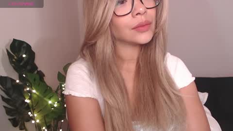 Snapshot of santal_oli chatting on 04-19-26, 02:33 secret online show from 04-19-26, 02:33