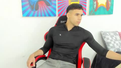 Snapshot of santana_maximo chatting on 05-11-26, 04:04 Maximo Santana online show from 05-11-26, 04:04