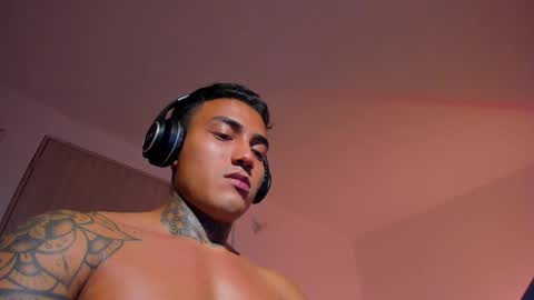 Snapshot of santi__ferrer chatting on 05-22-26, 02:19 Santi Ferrer online show from 05-22-26, 02:19