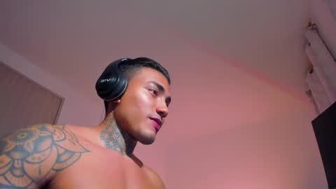 Snapshot of santi__ferrer chatting on 05-28-26, 02:53 Santi Ferrer online show from 05-28-26, 02:53